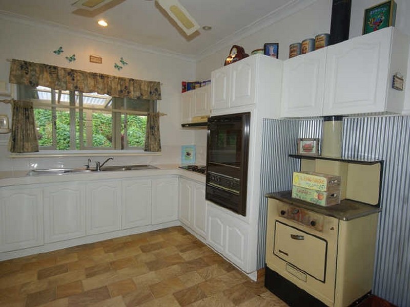 101 Lesmurdie Road, Lesmurdie WA 6076