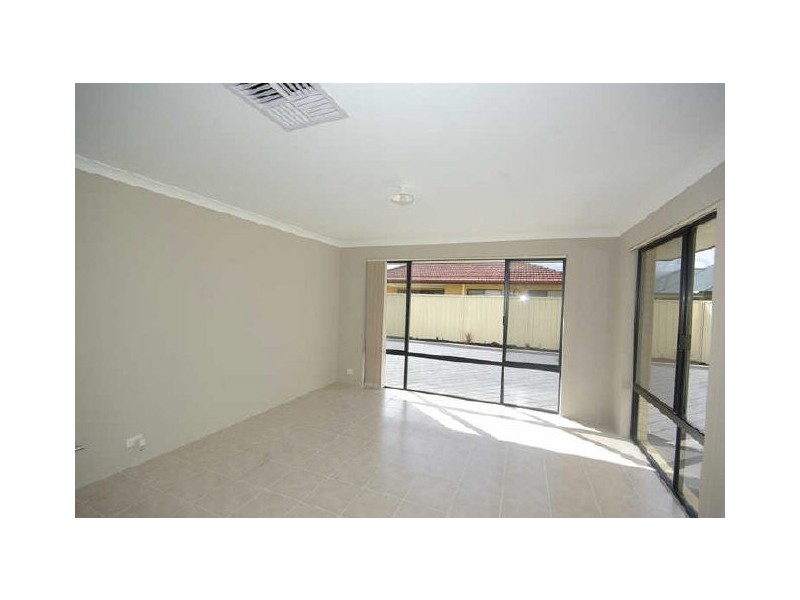 106 Sheffield Road, Wattle Grove WA 6107