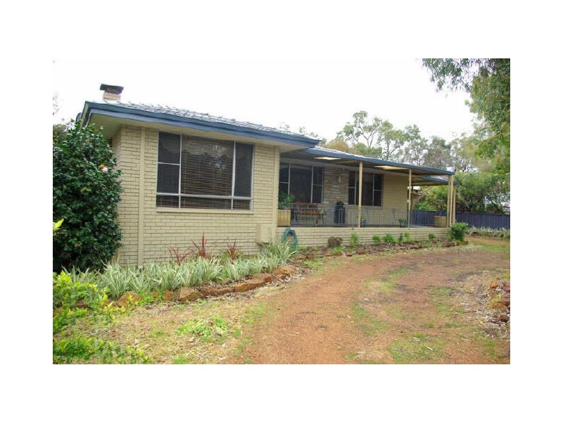 16 Traylen Road, Kalamunda WA 6076