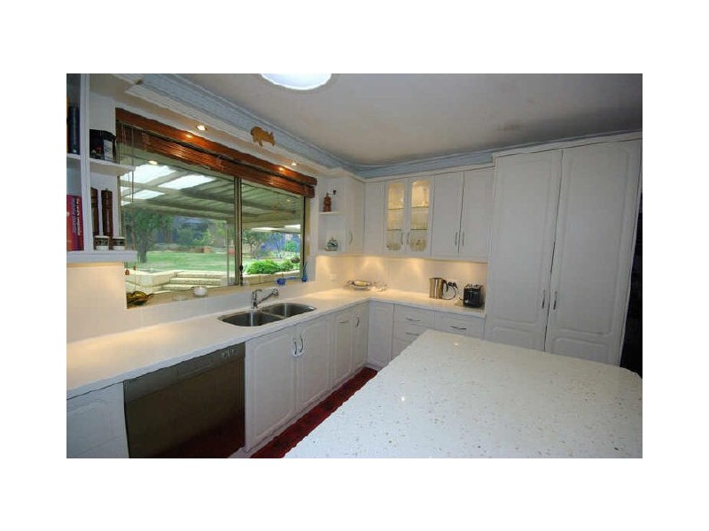 16 Traylen Road, Kalamunda WA 6076