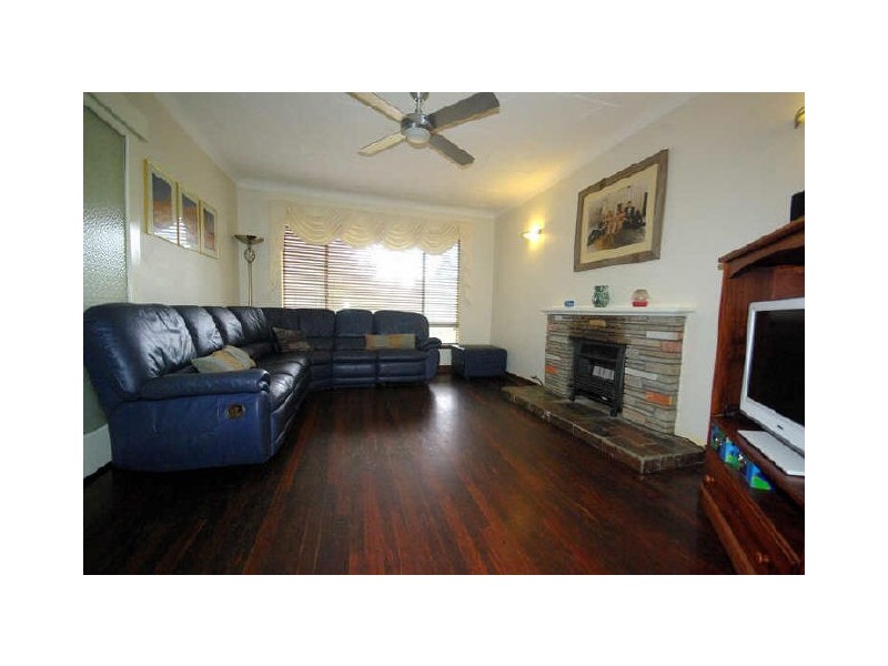 16 Traylen Road, Kalamunda WA 6076