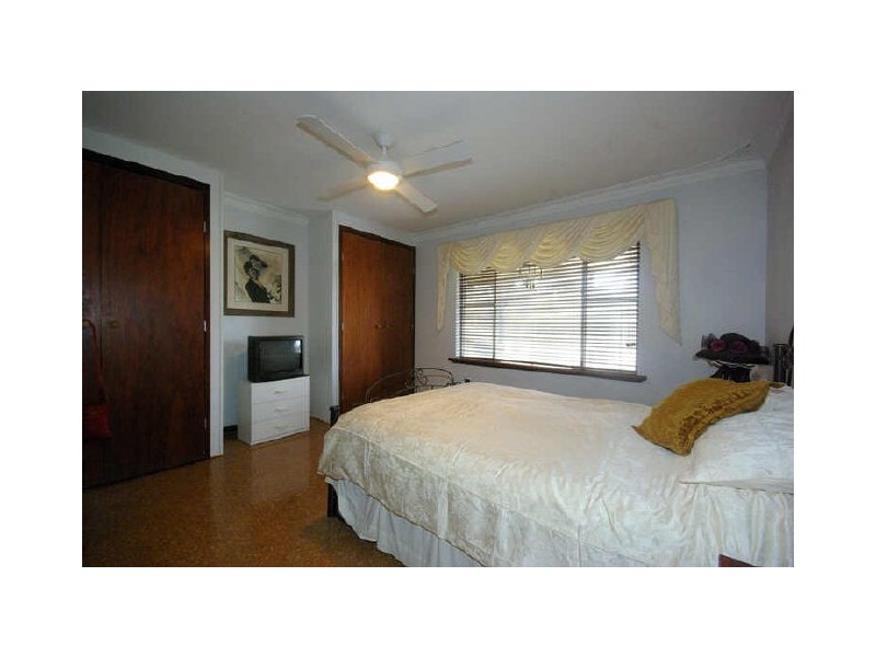 16 Traylen Road, Kalamunda WA 6076