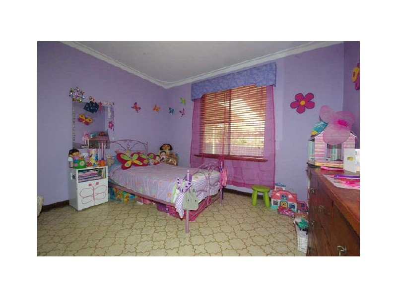 16 Traylen Road, Kalamunda WA 6076