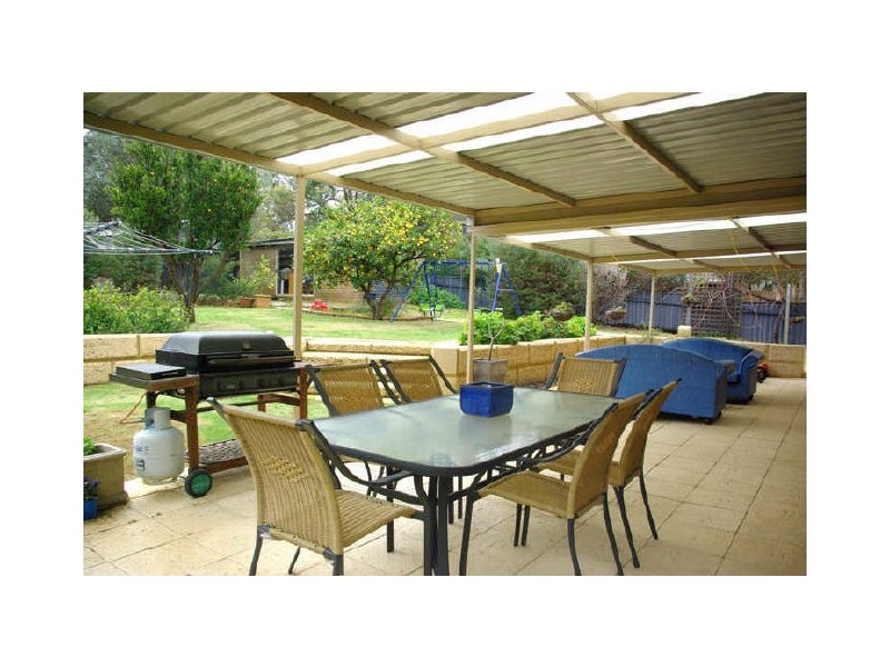 16 Traylen Road, Kalamunda WA 6076