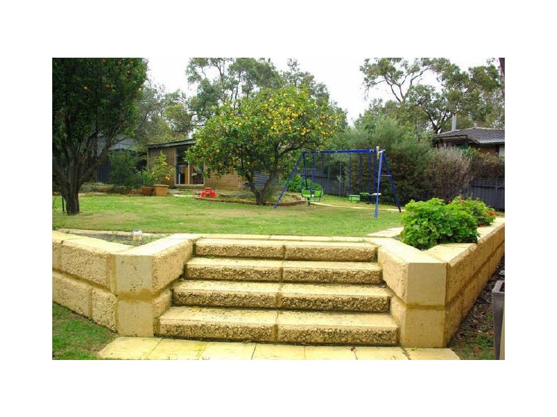 16 Traylen Road, Kalamunda WA 6076