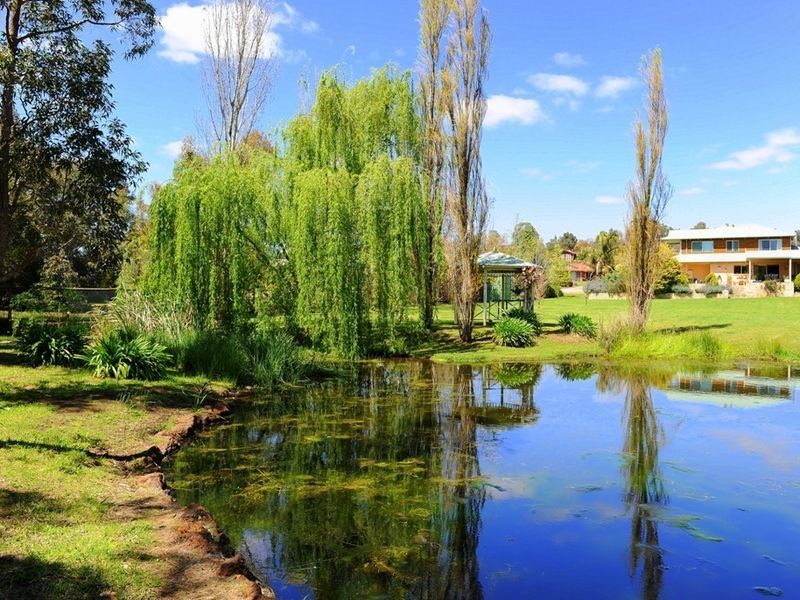 20 Christina Place, Lesmurdie WA 6076