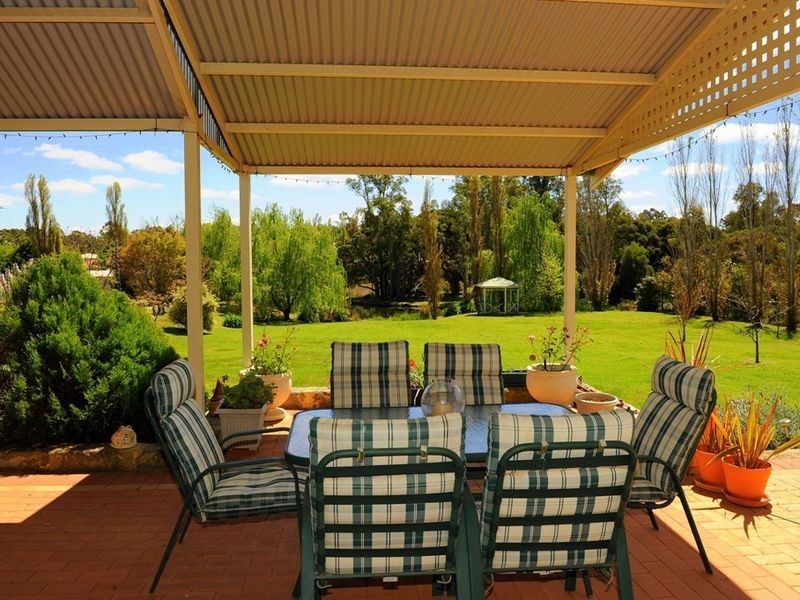 20 Christina Place, Lesmurdie WA 6076