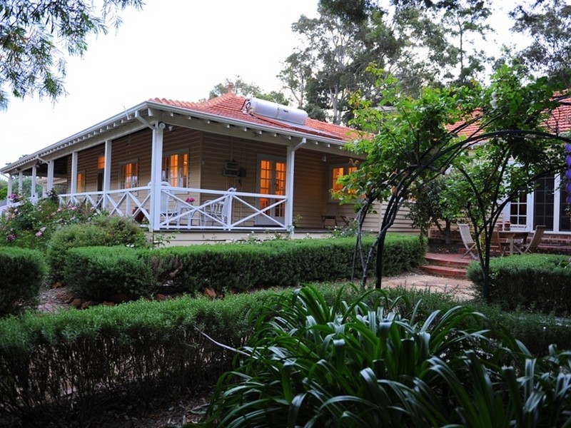 28 Wheelwright Road, Lesmurdie WA 6076