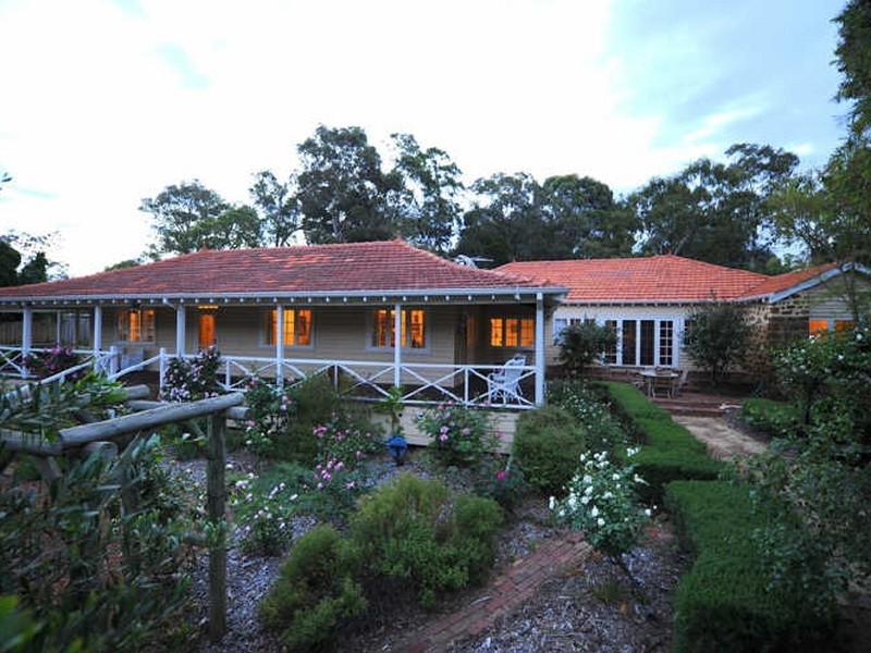 28 Wheelwright Road, Lesmurdie WA 6076