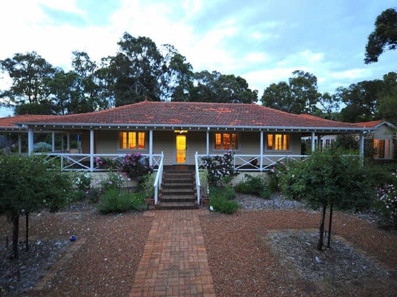 28 Wheelwright Road, Lesmurdie WA 6076