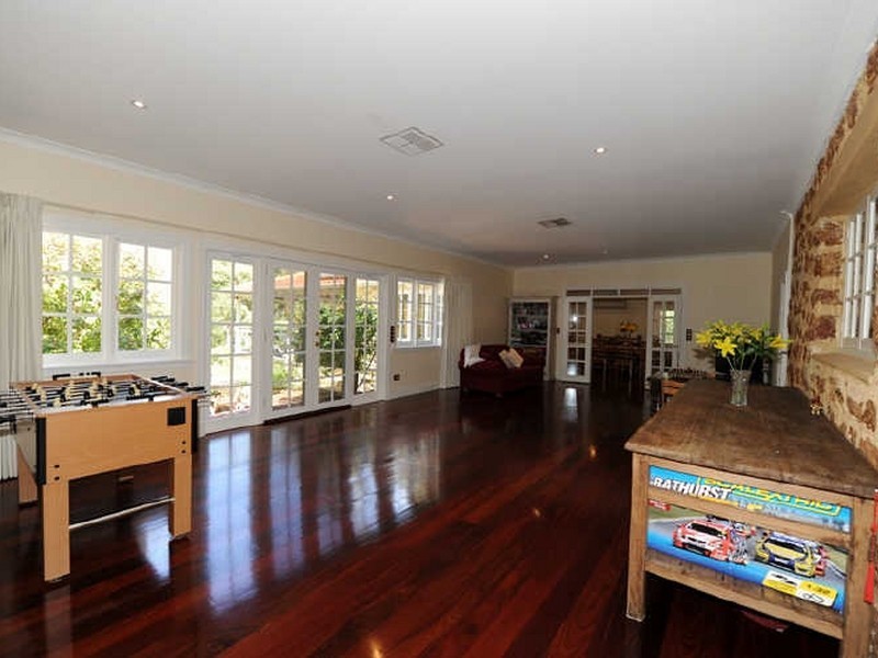 28 Wheelwright Road, Lesmurdie WA 6076