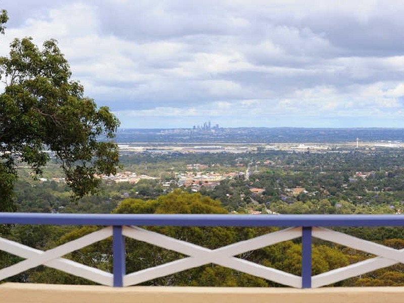 17 Girrawheen Drive, Gooseberry Hill WA 6076