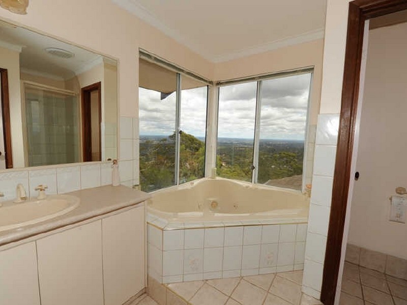 17 Girrawheen Drive, Gooseberry Hill WA 6076