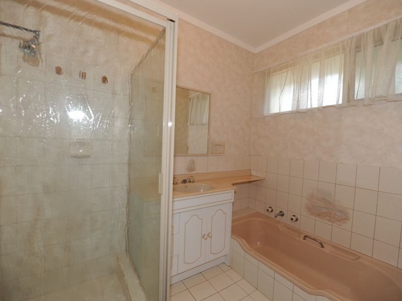 25 Yorna Road, Kalamunda WA 6076