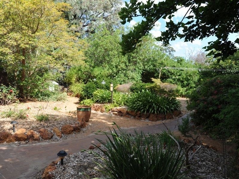 25 Yorna Road, Kalamunda WA 6076