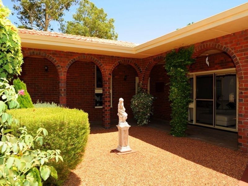 2 Ashurst Drive, Lesmurdie WA 6076
