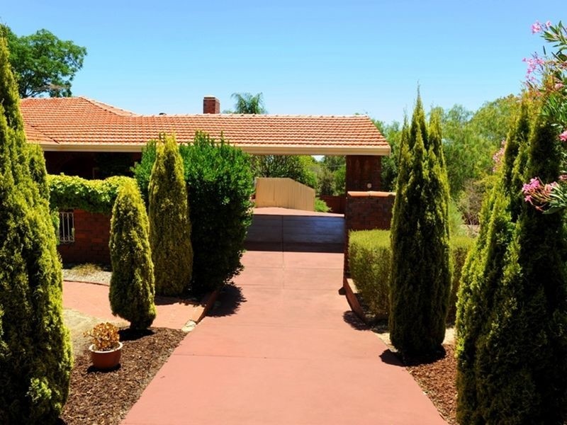 2 Ashurst Drive, Lesmurdie WA 6076