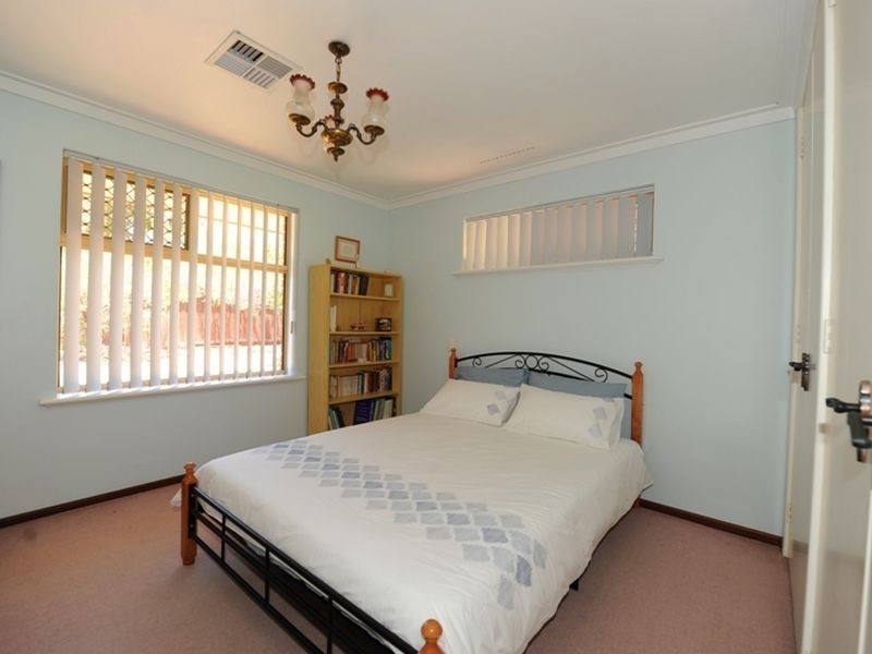 2 Ashurst Drive, Lesmurdie WA 6076