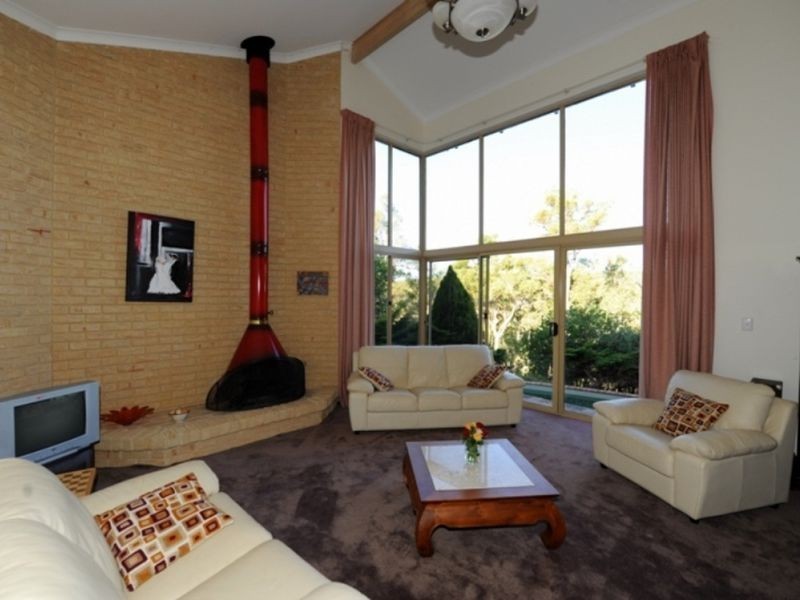 33 Simons Drive, Roleystone WA 6111