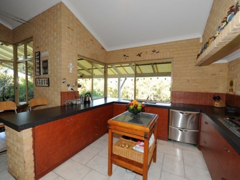 33 Simons Drive, Roleystone WA 6111