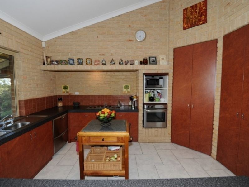 33 Simons Drive, Roleystone WA 6111