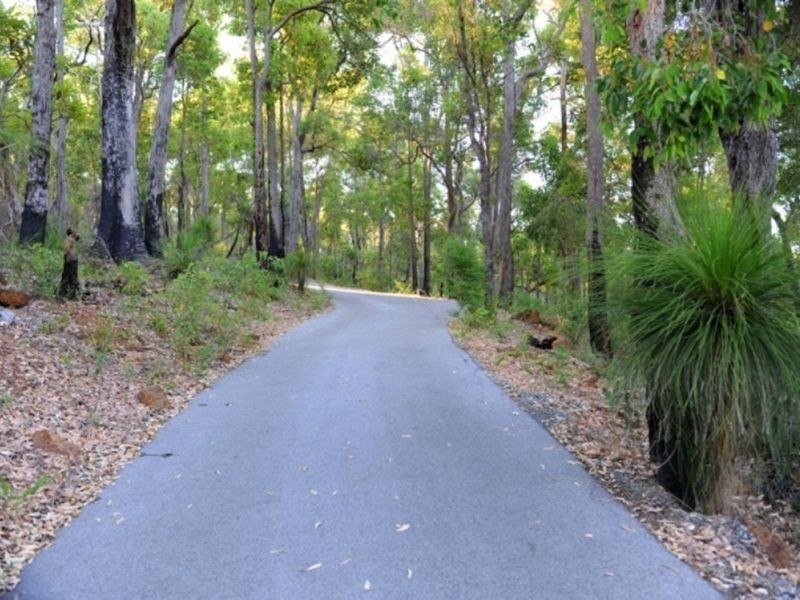 33 Simons Drive, Roleystone WA 6111