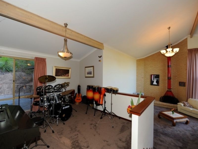 33 Simons Drive, Roleystone WA 6111