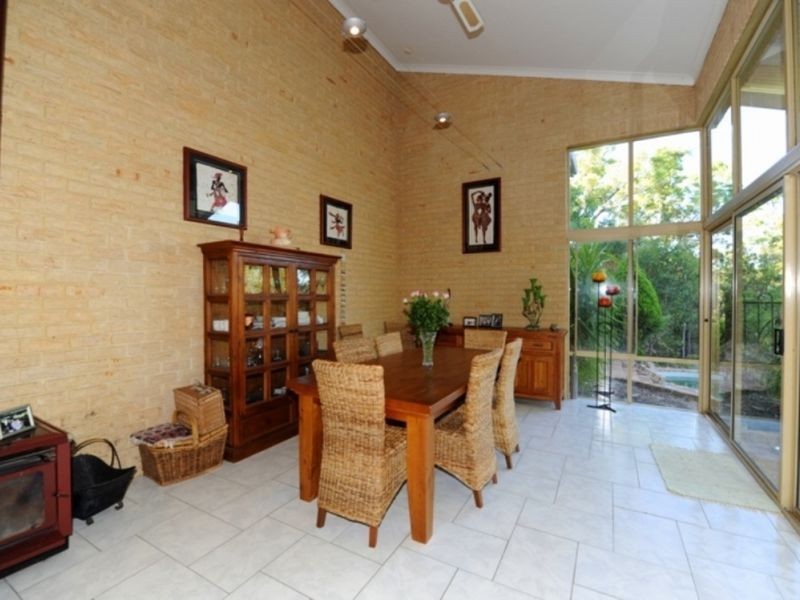 33 Simons Drive, Roleystone WA 6111