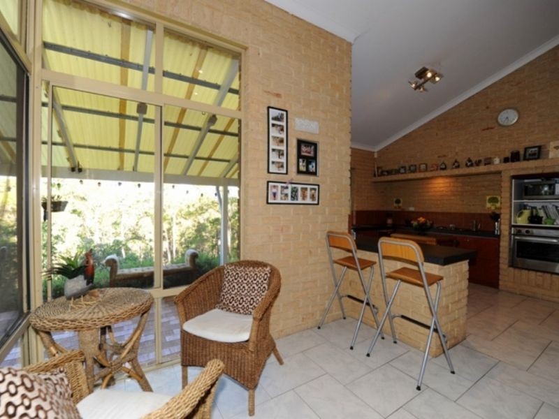 33 Simons Drive, Roleystone WA 6111