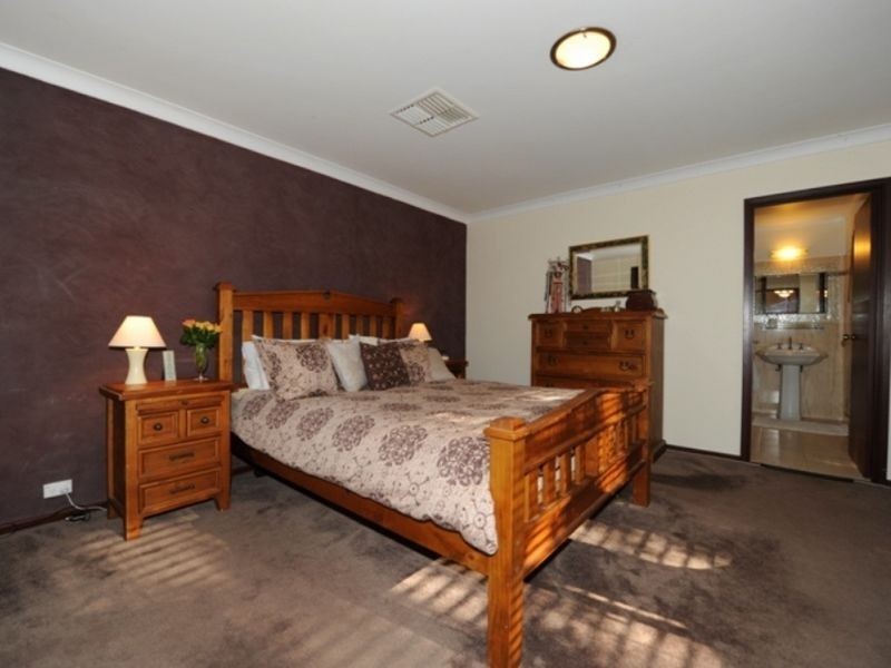 33 Simons Drive, Roleystone WA 6111