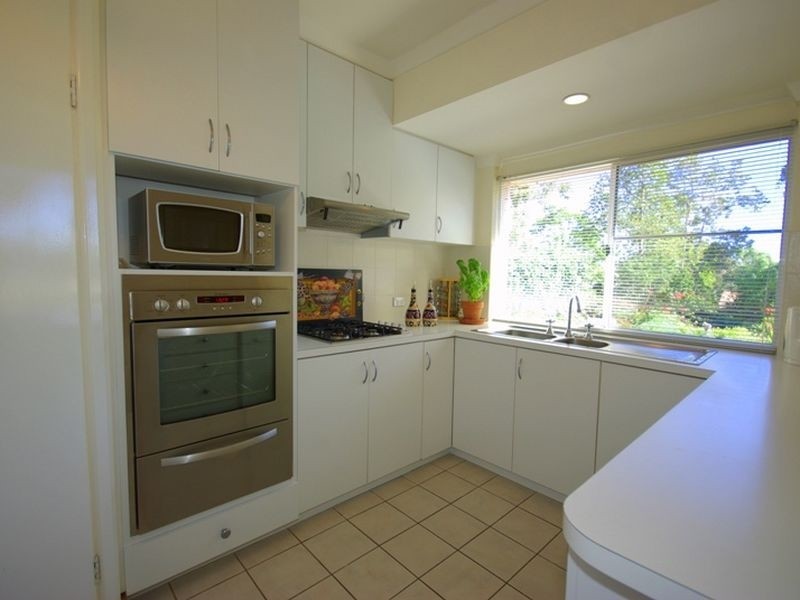 8 Peet Road, Kalamunda WA 6076