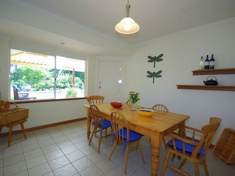 8 Peet Road, Kalamunda WA 6076