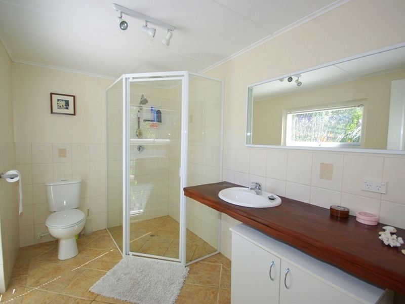 8 Peet Road, Kalamunda WA 6076