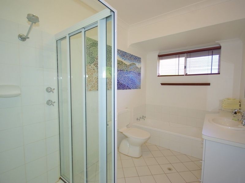 8 Peet Road, Kalamunda WA 6076