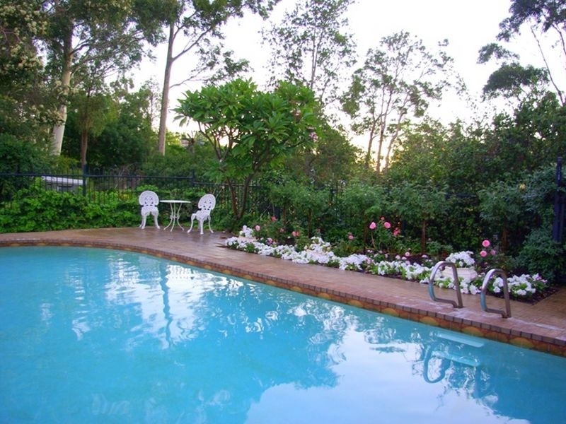 8 Peet Road, Kalamunda WA 6076