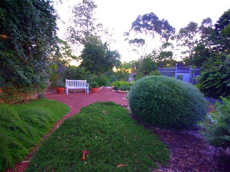 8 Peet Road, Kalamunda WA 6076