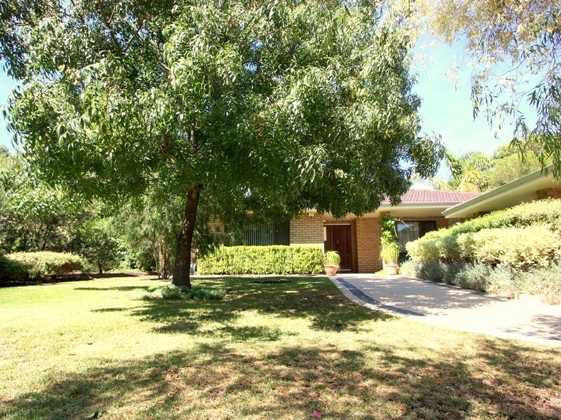 36 Rootes Road, Lesmurdie WA 6076