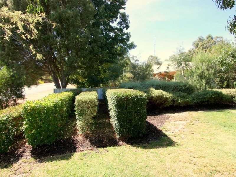 36 Rootes Road, Lesmurdie WA 6076