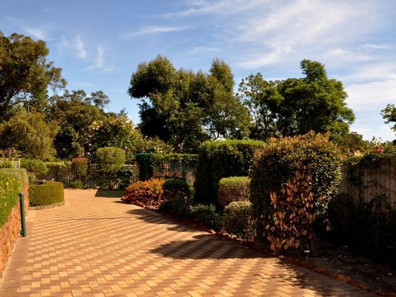 6 Binya Court, Kalamunda WA 6076