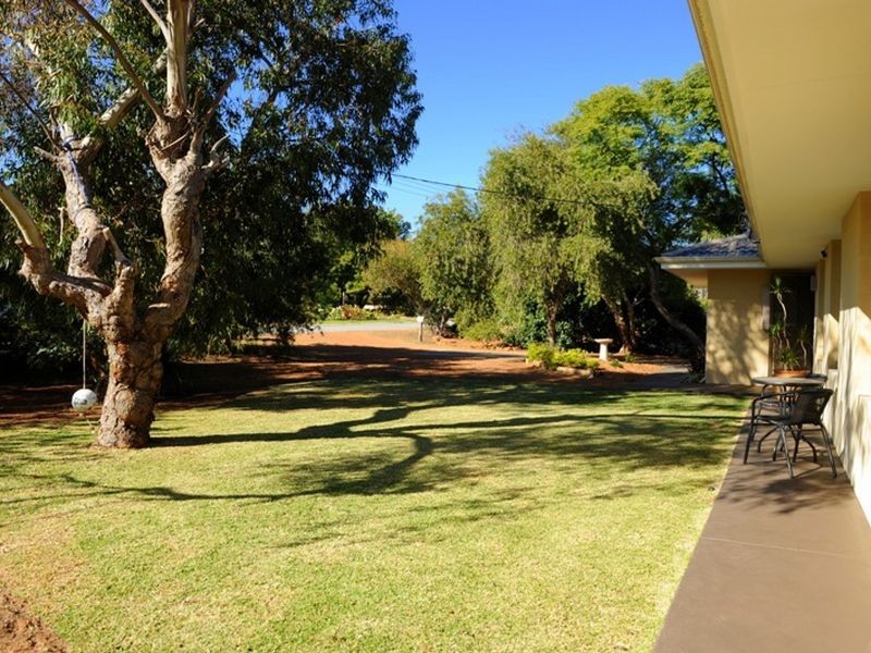 11 Petunia Street, Kalamunda WA 6076