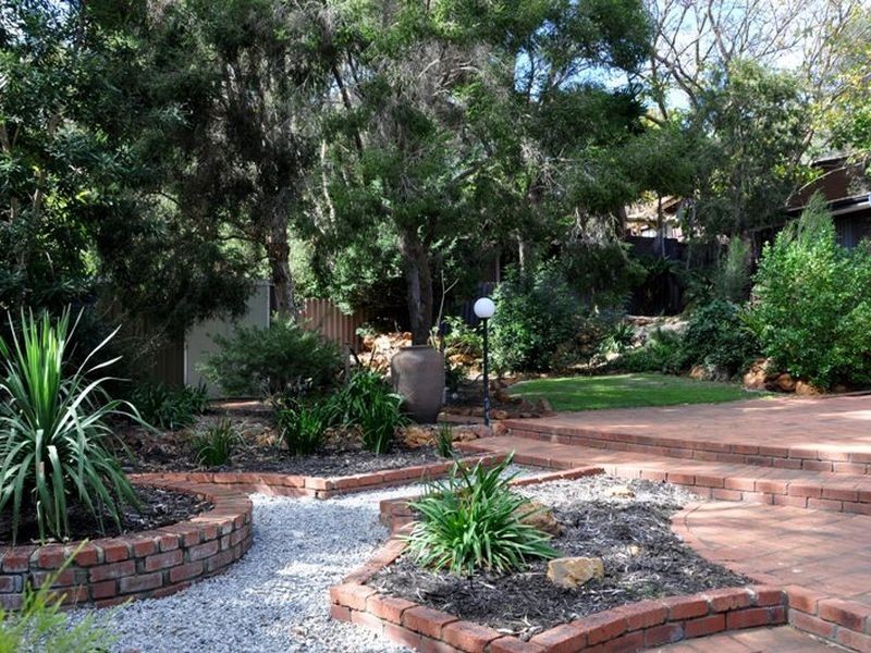 8 Tregenna Place, Gooseberry Hill WA 6076