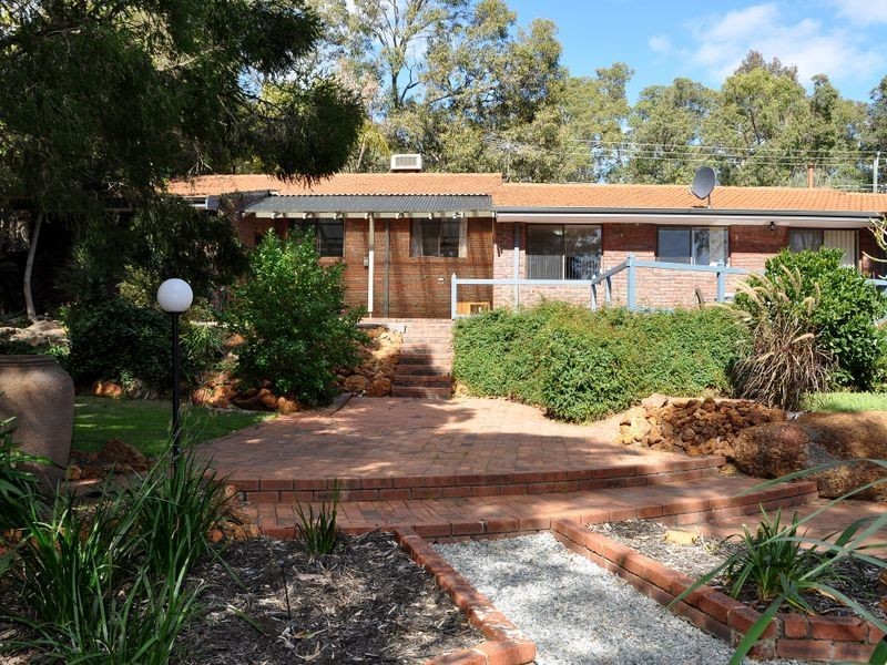 8 Tregenna Place, Gooseberry Hill WA 6076