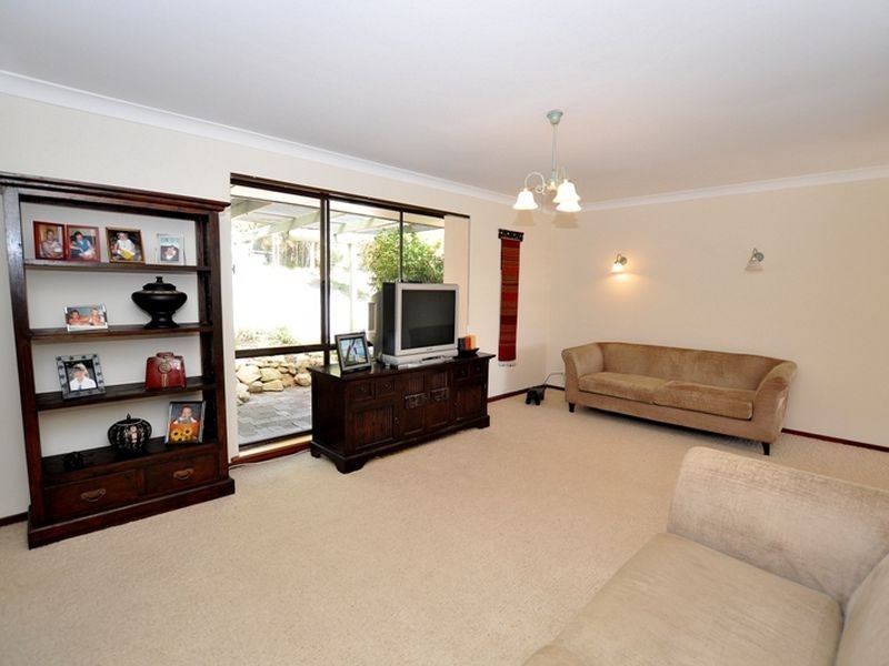 8 Tregenna Place, Gooseberry Hill WA 6076