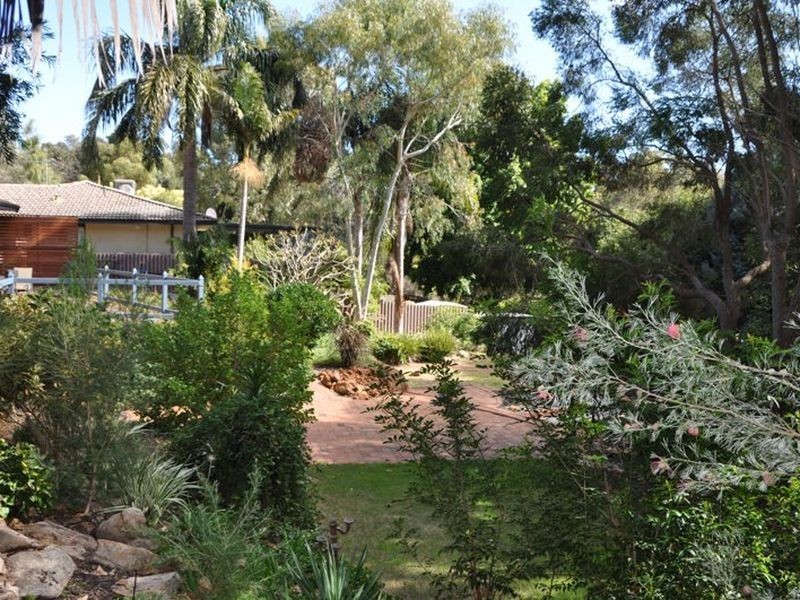 8 Tregenna Place, Gooseberry Hill WA 6076