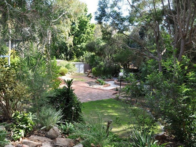 8 Tregenna Place, Gooseberry Hill WA 6076