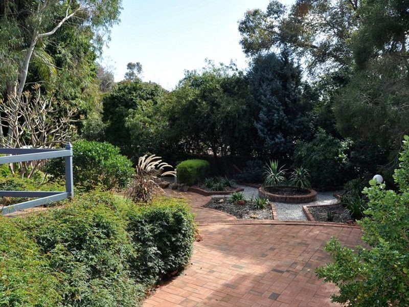 8 Tregenna Place, Gooseberry Hill WA 6076