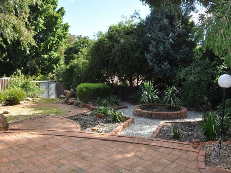 8 Tregenna Place, Gooseberry Hill WA 6076