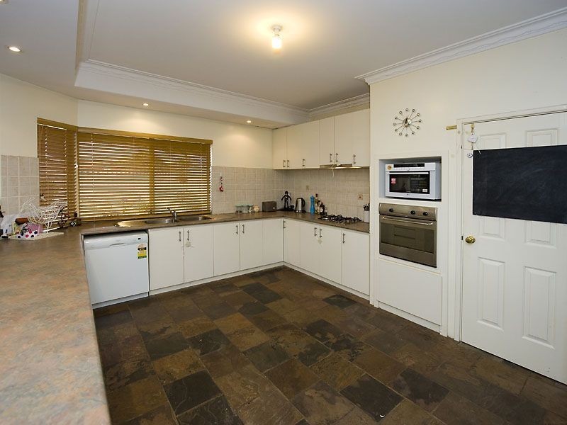 2 Littlefield Road, High Wycombe WA 6057
