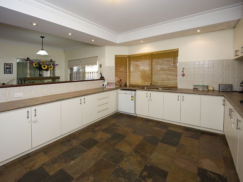 2 Littlefield Road, High Wycombe WA 6057