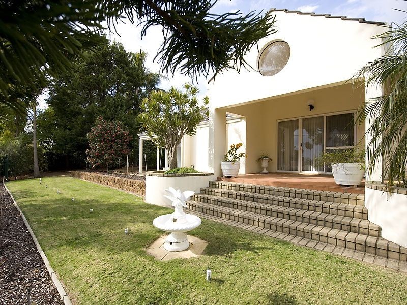 22 Elizabeth Street, Kalamunda WA 6076